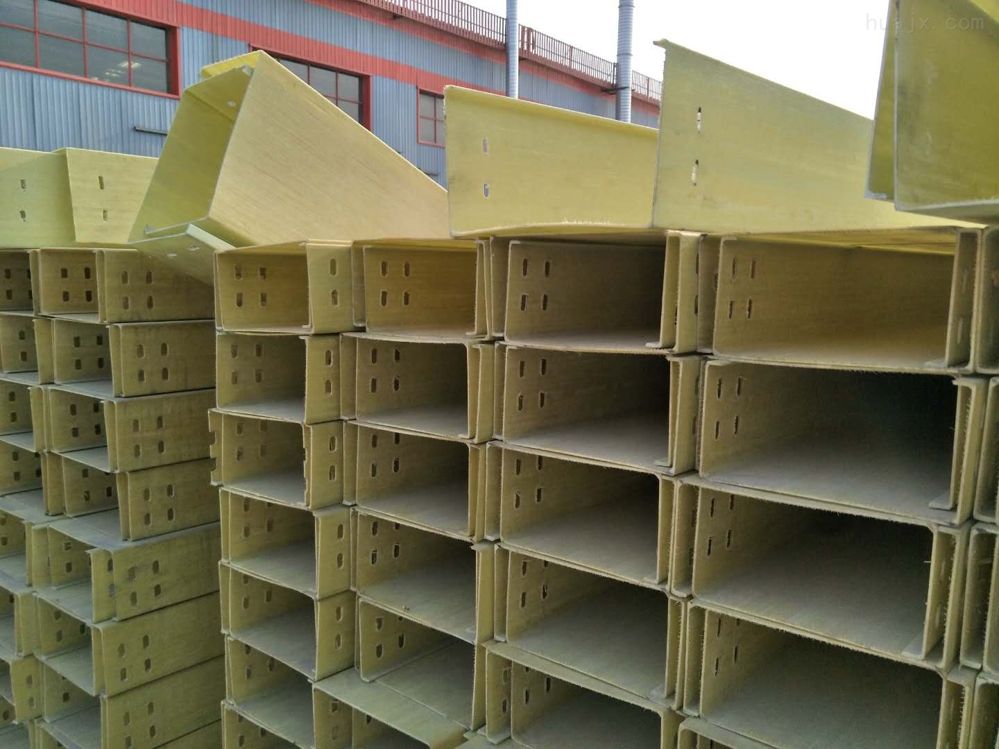 100*50-供應(yīng)青島聚氨酯復合電纜橋架出廠價格-河北盛潤玻璃鋼